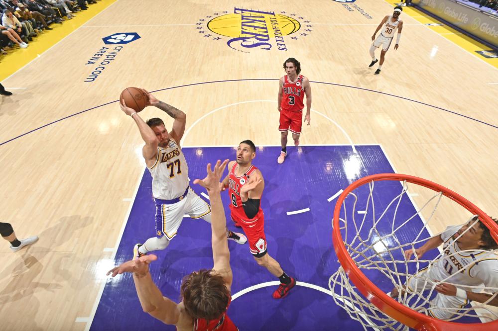 赛前梅州球迷晒多幅Tifo，致敬投资人魏晋平与梅州全体队员