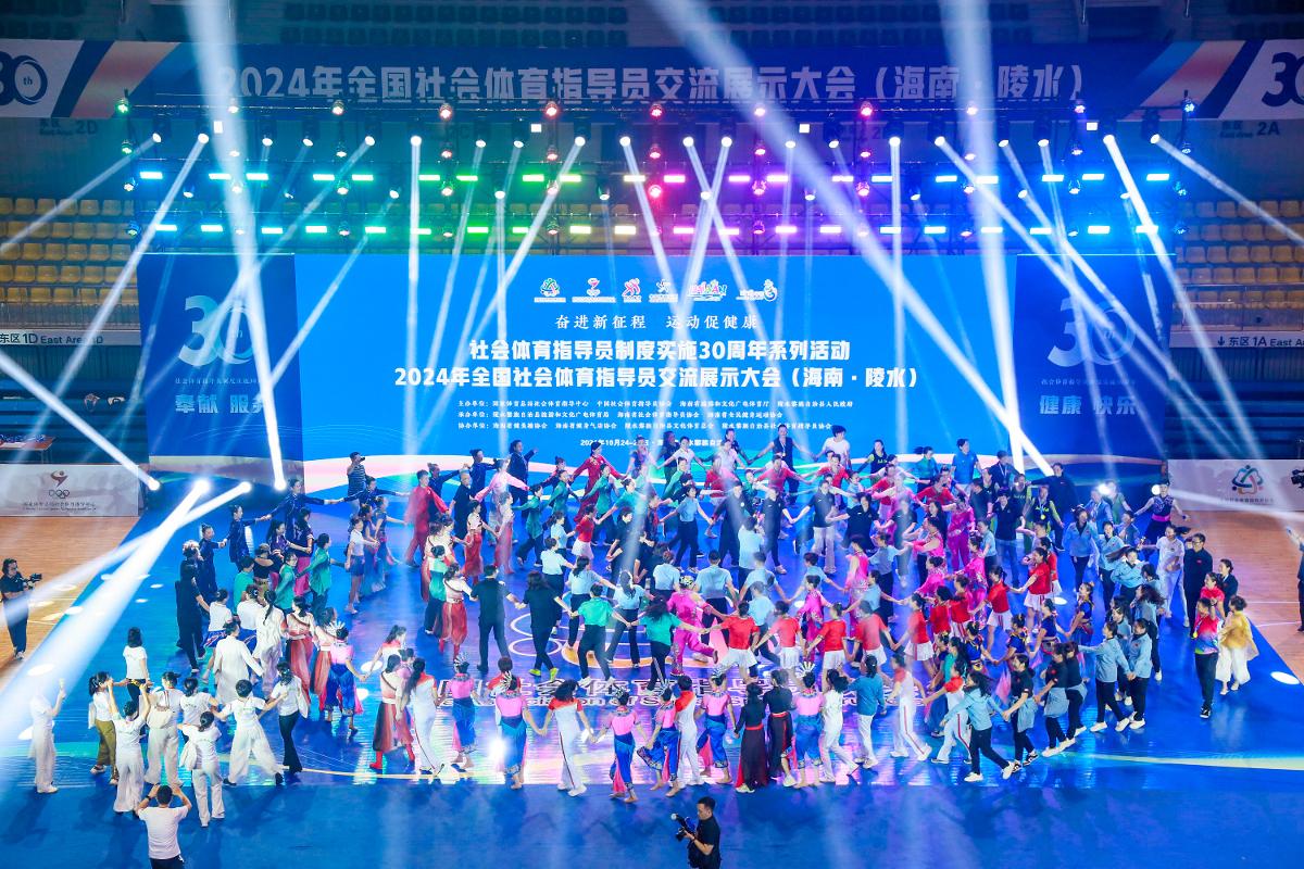 德甲60年头一遭！中国乒乓名将登传奇封面，王励勤都要偷师